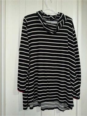Women’s plus size 22, 22/24 Lane Bryant Black and White Cowl Neck Sweater